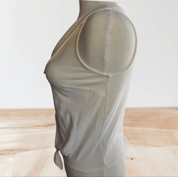 Women's White Sleeveless Collared Top - Picture 3 of 7